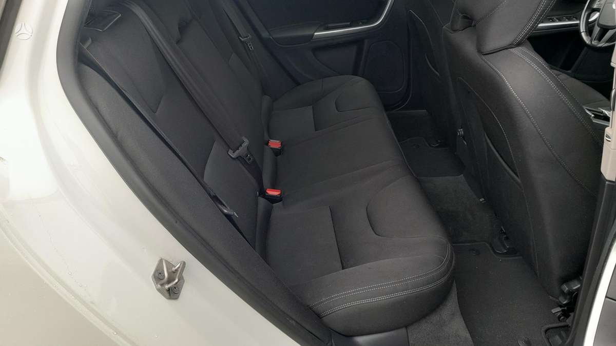 Volvo V60 2014 — photo 12