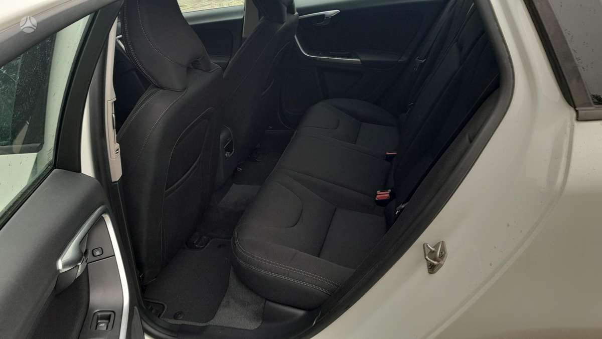 Volvo V60 2014 — photo 13