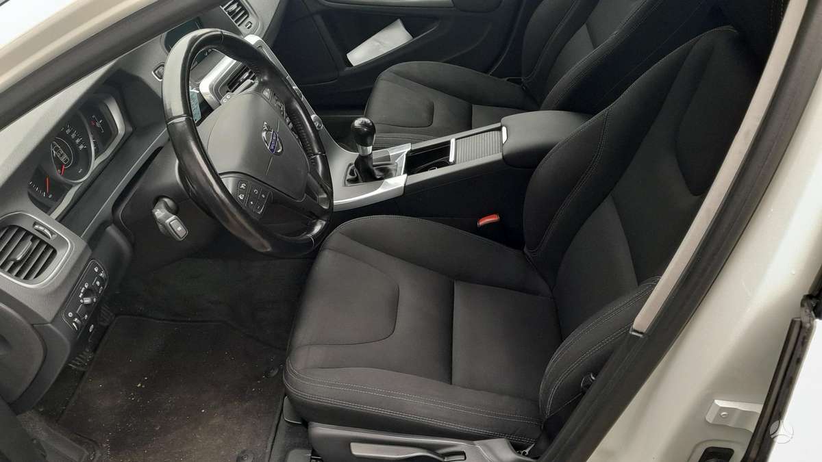 Volvo V60 2014 — photo 14