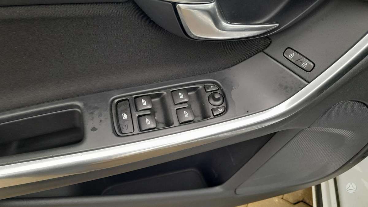 Volvo V60 2014 — photo 15