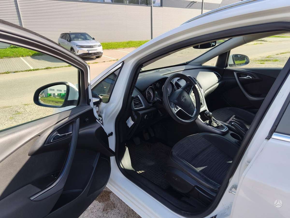 Opel Astra 2015 — engine 1598 cm³, 110 HP (81kW)