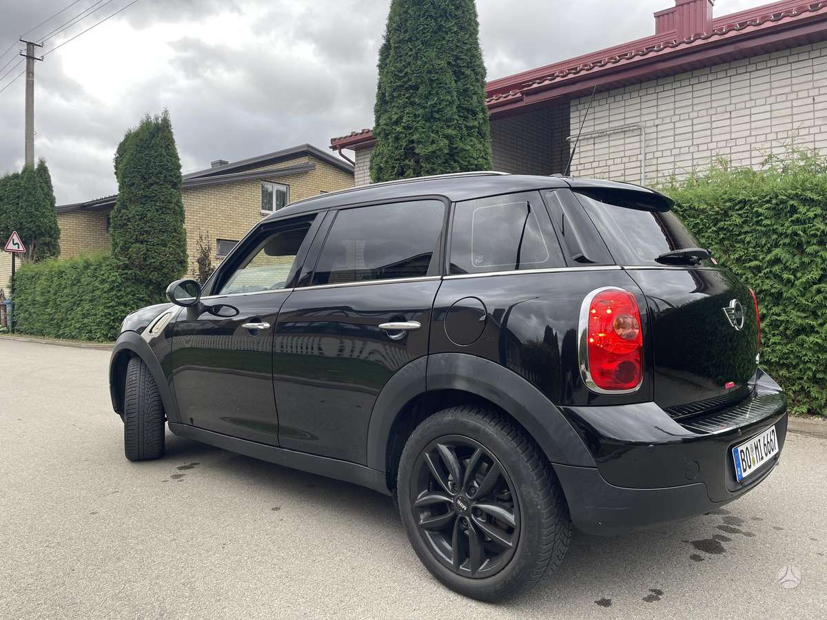Mini Countryman 2011 — rear view