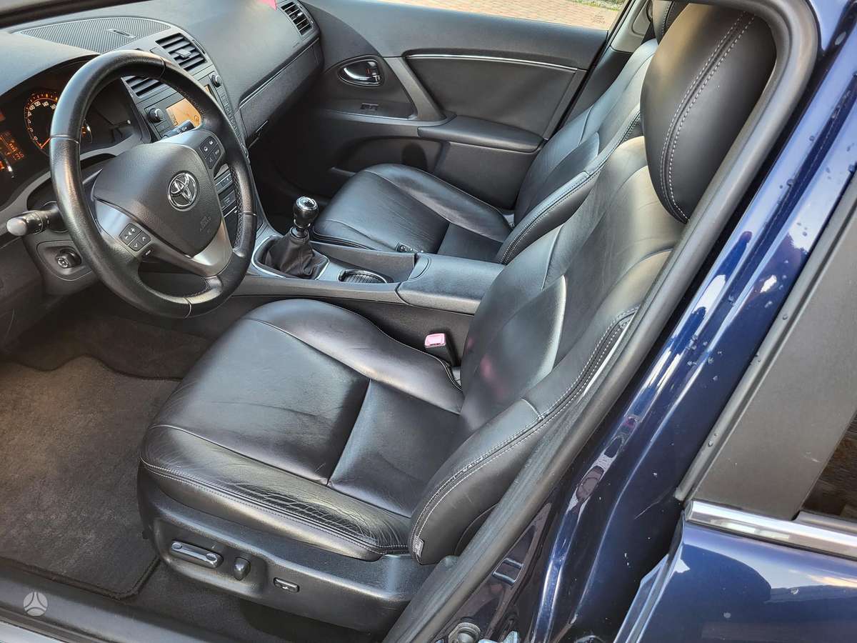 Toyota Avensis 2010 — photo 13