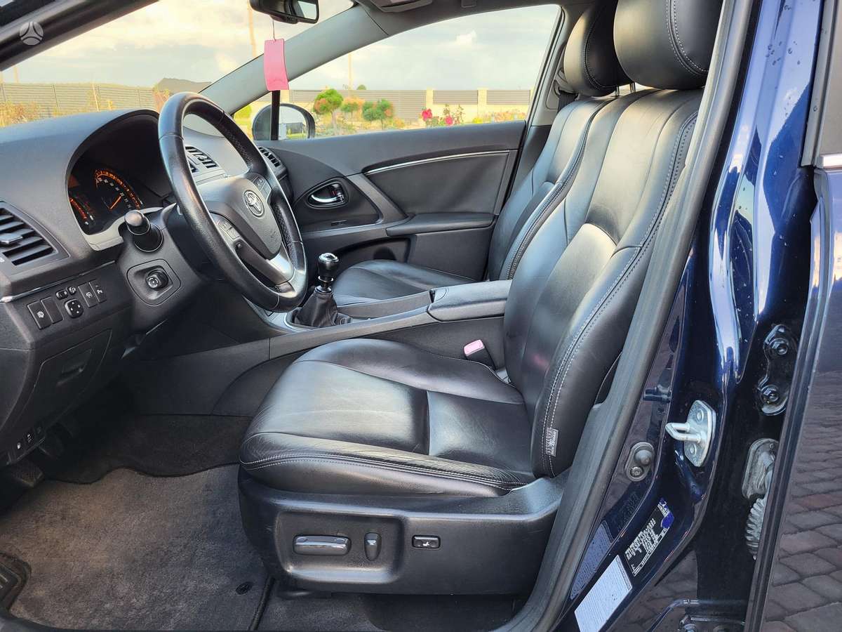 Toyota Avensis 2010 — photo 14