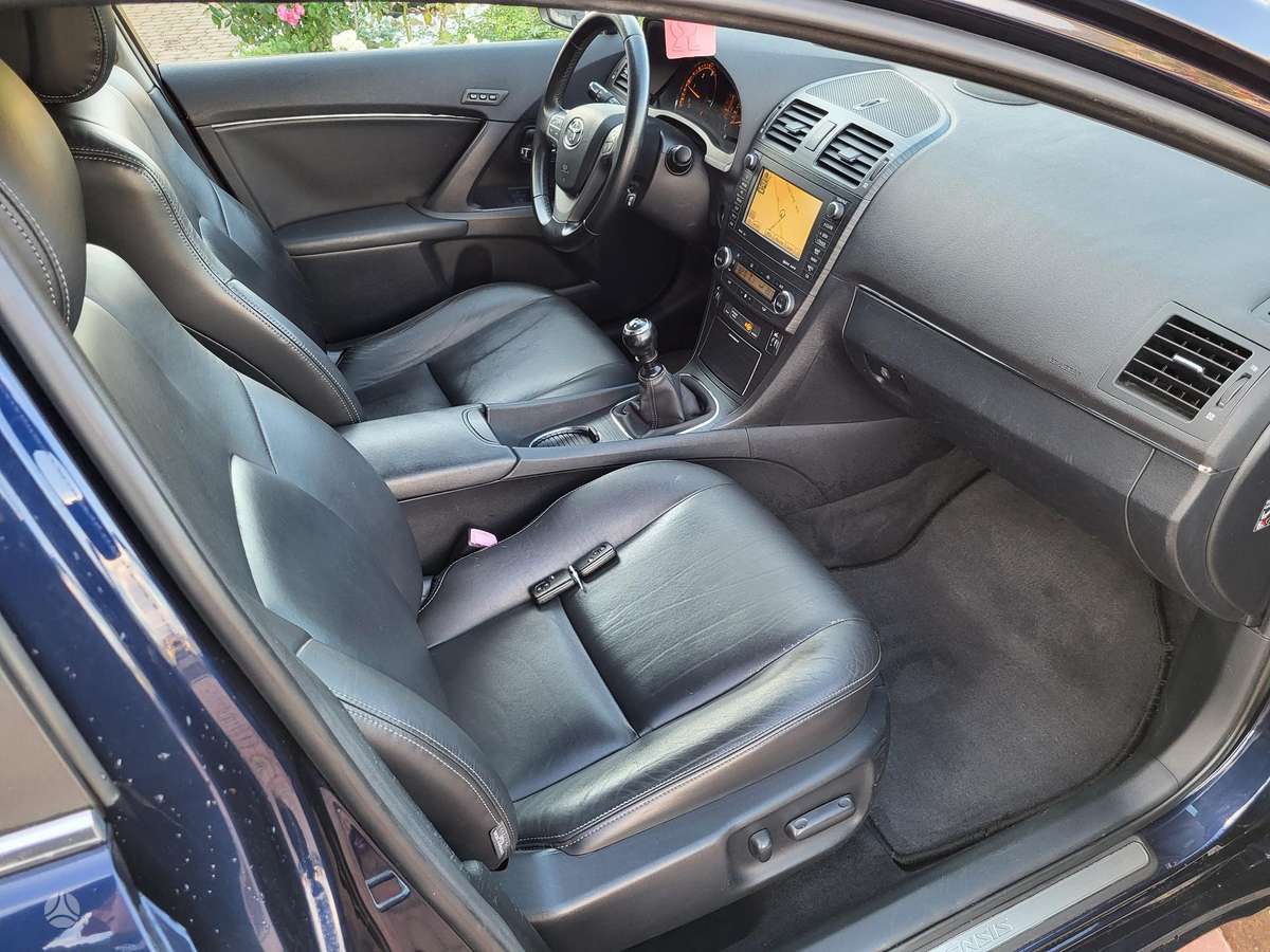 Toyota Avensis 2010 — photo 15