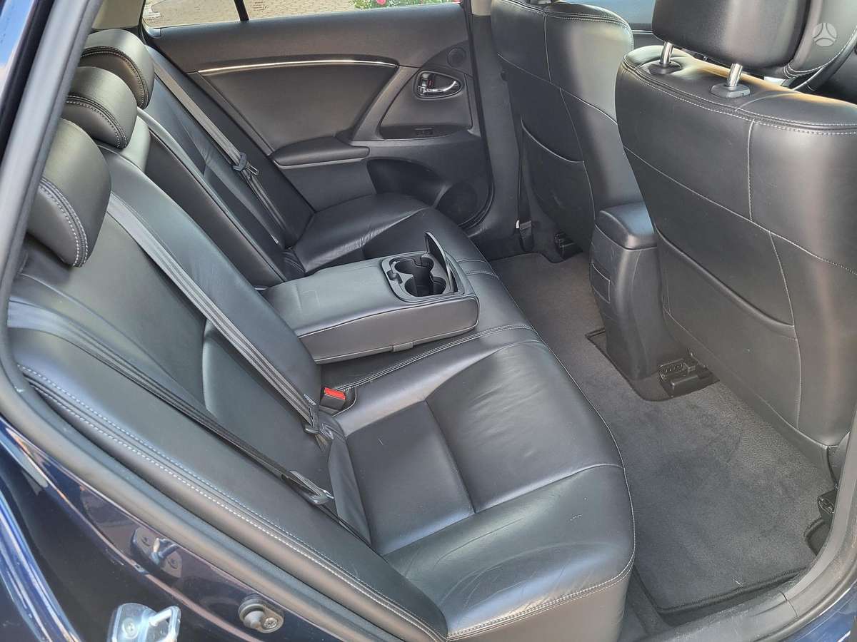 Toyota Avensis 2010 — photo 16