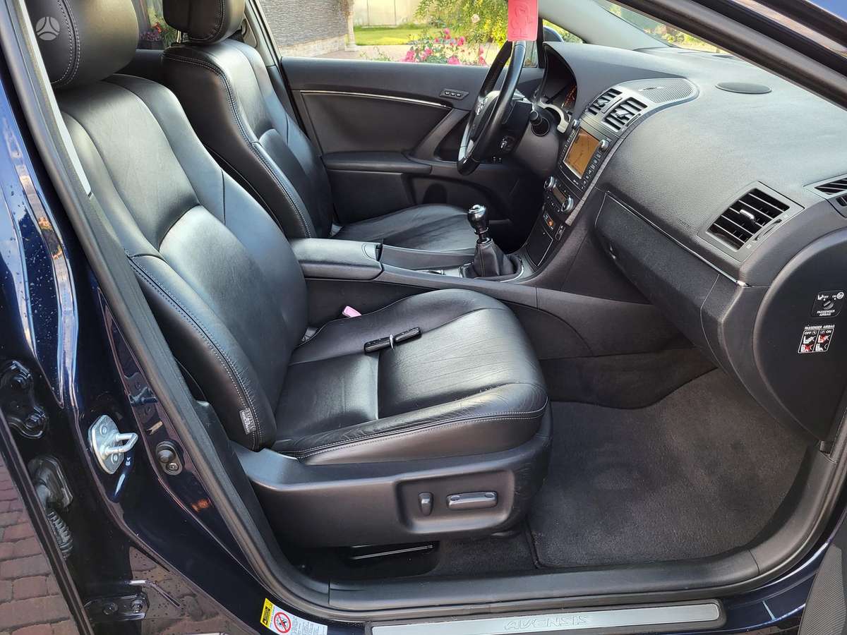 Toyota Avensis 2010 — photo 17