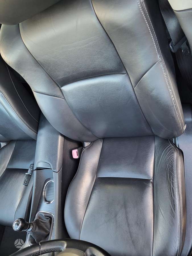 Toyota Avensis 2010 — photo 18