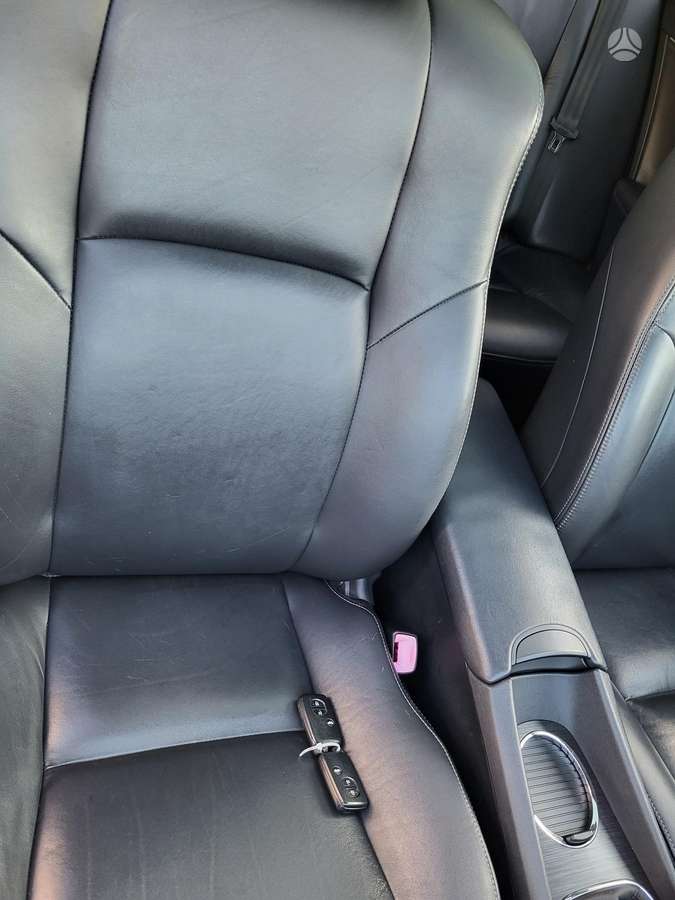Toyota Avensis 2010 — photo 19