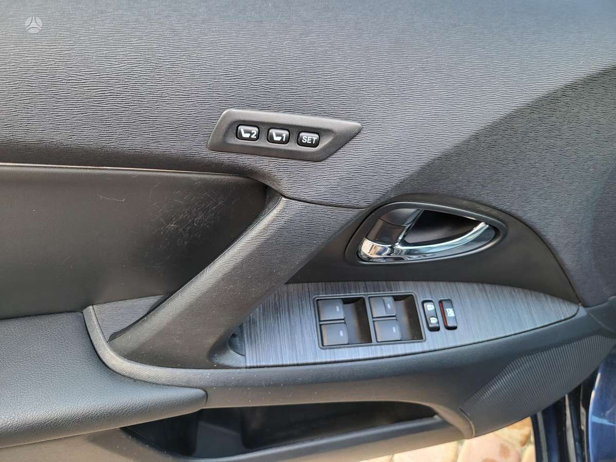 Toyota Avensis 2010 — photo 21