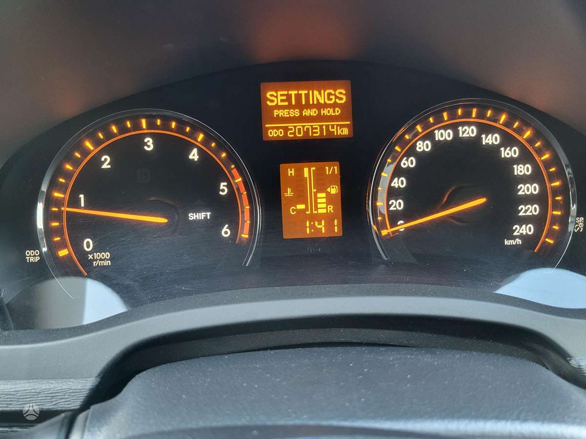 Toyota Avensis 2010 — photo 22