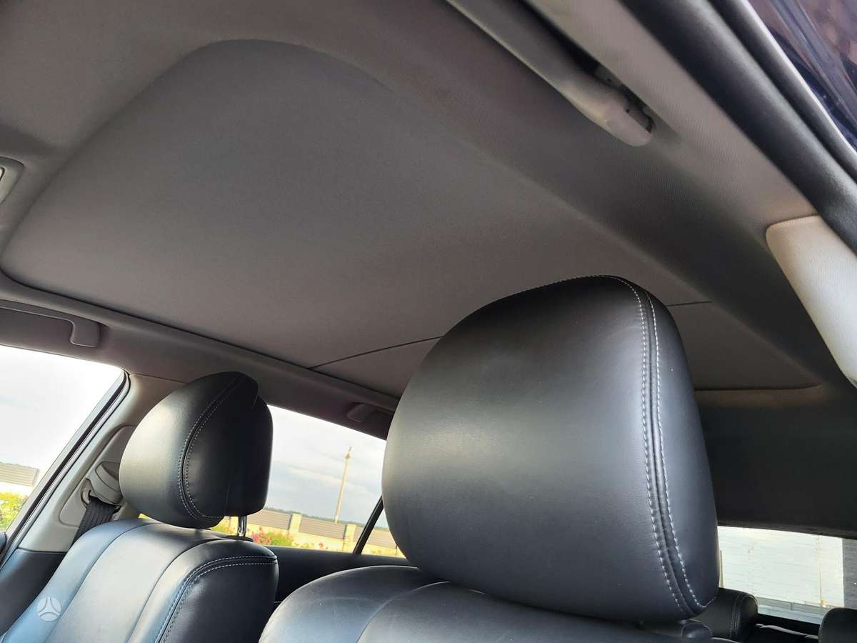 Toyota Avensis 2010 — photo 26
