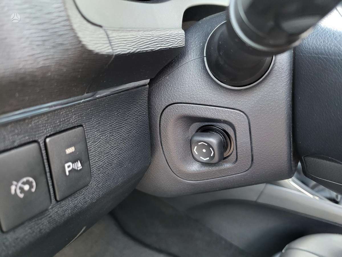 Toyota Avensis 2010 — photo 28
