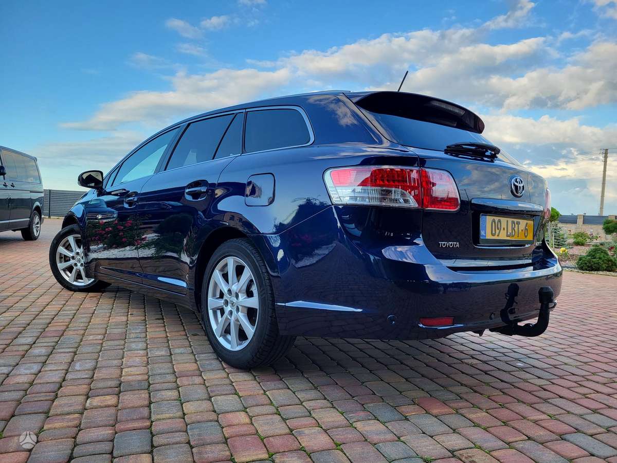 Toyota Avensis 2010 — engine 2200 cm³, 150 HP (110kW)