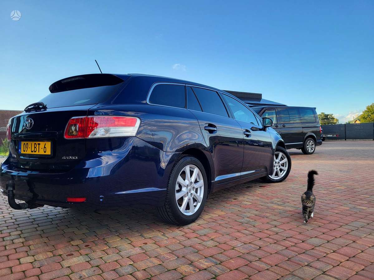 Toyota Avensis 2010 — photo 5