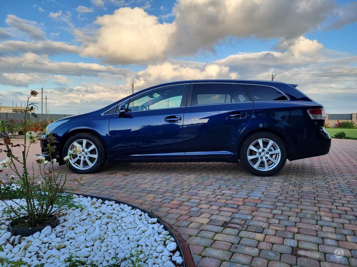 Toyota Avensis 2010 — photo 7
