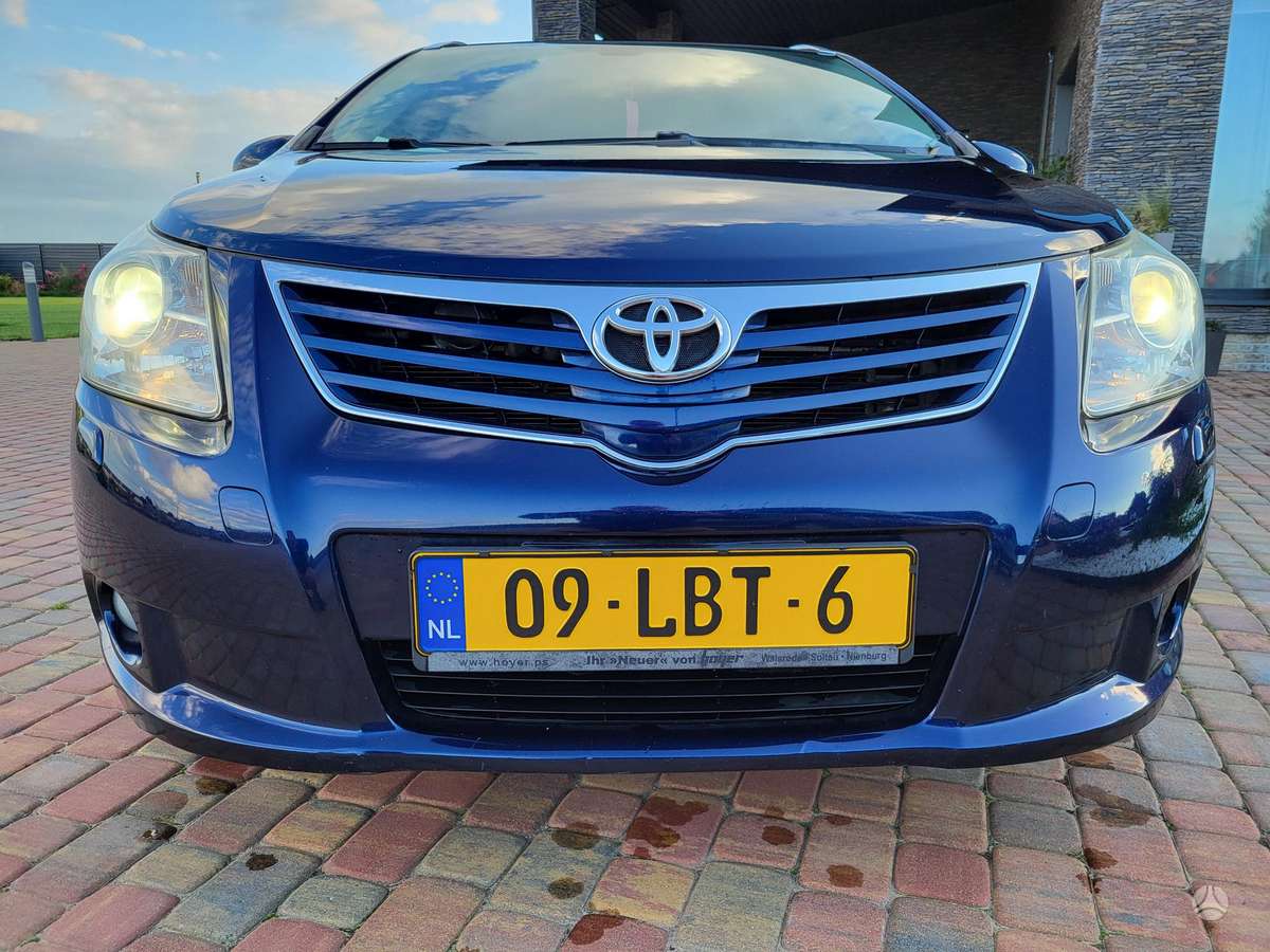Toyota Avensis 2010 — photo 8