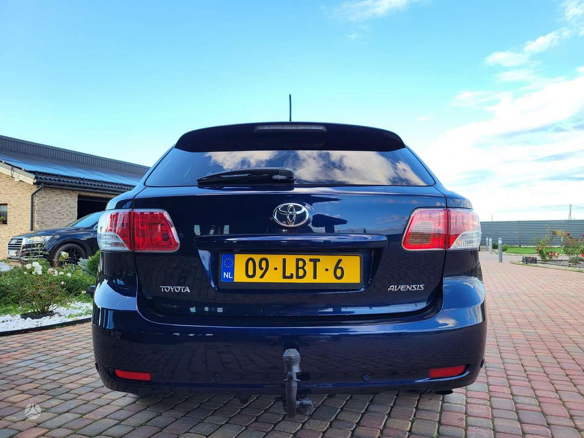 Toyota Avensis 2010 — photo 9