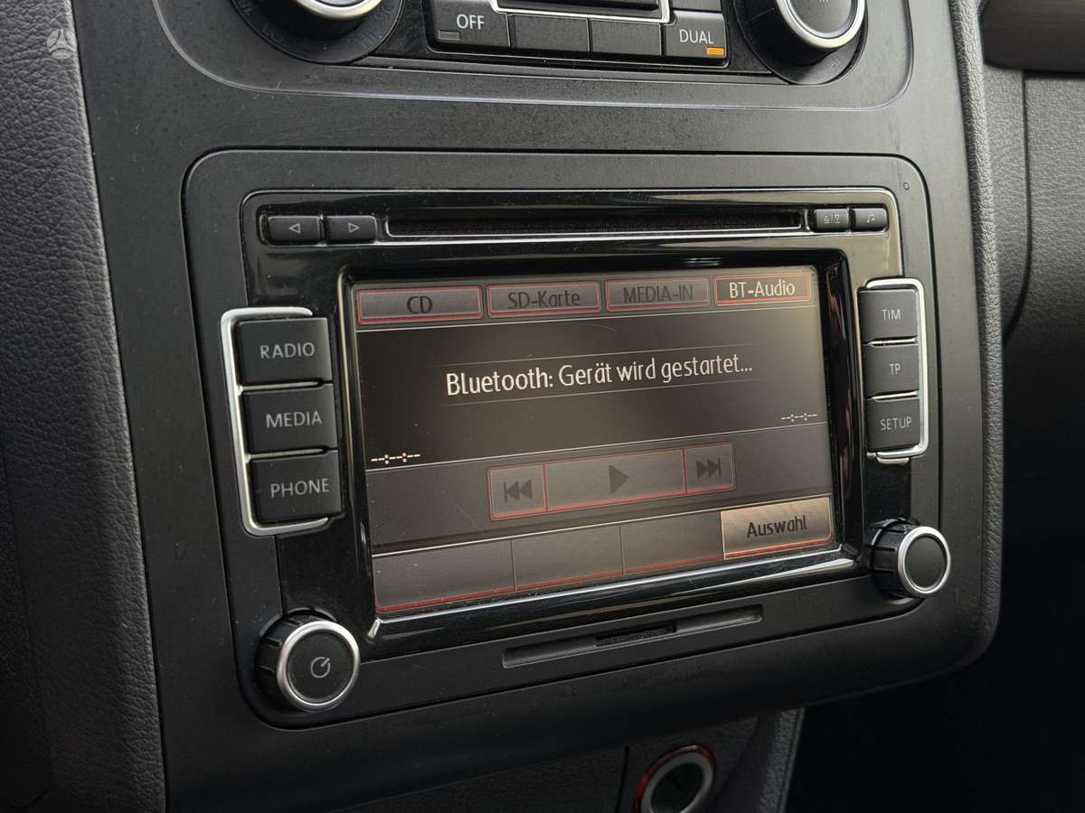 Volkswagen Touran 2012 — photo 13