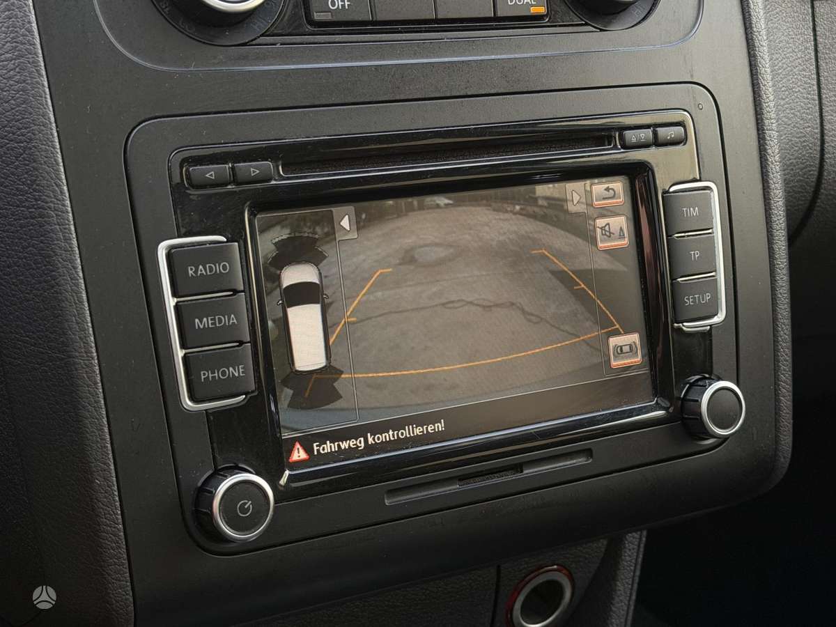 Volkswagen Touran 2012 — photo 14