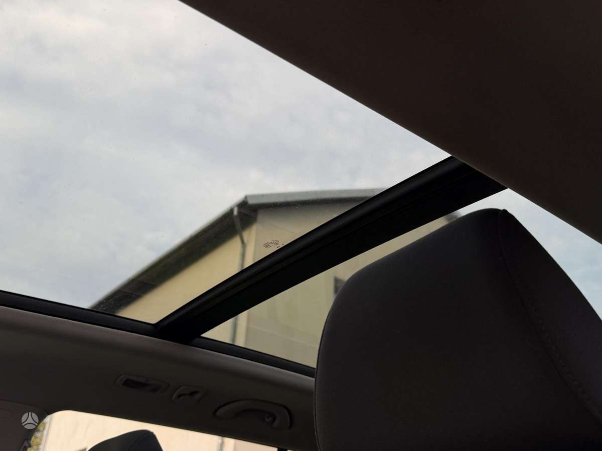 Volkswagen Touran 2012 — photo 16