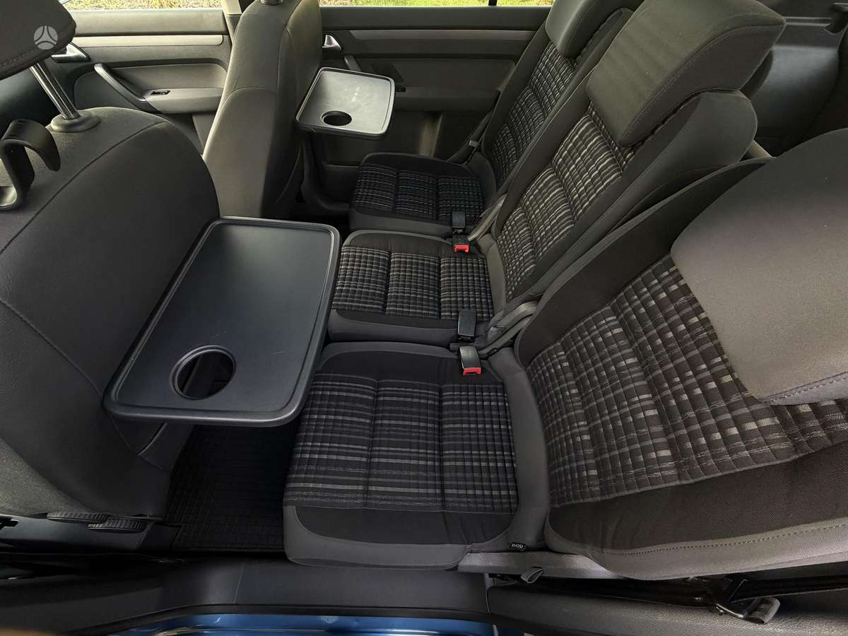 Volkswagen Touran 2012 — photo 17