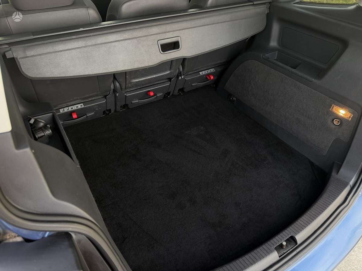 Volkswagen Touran 2012 — photo 18