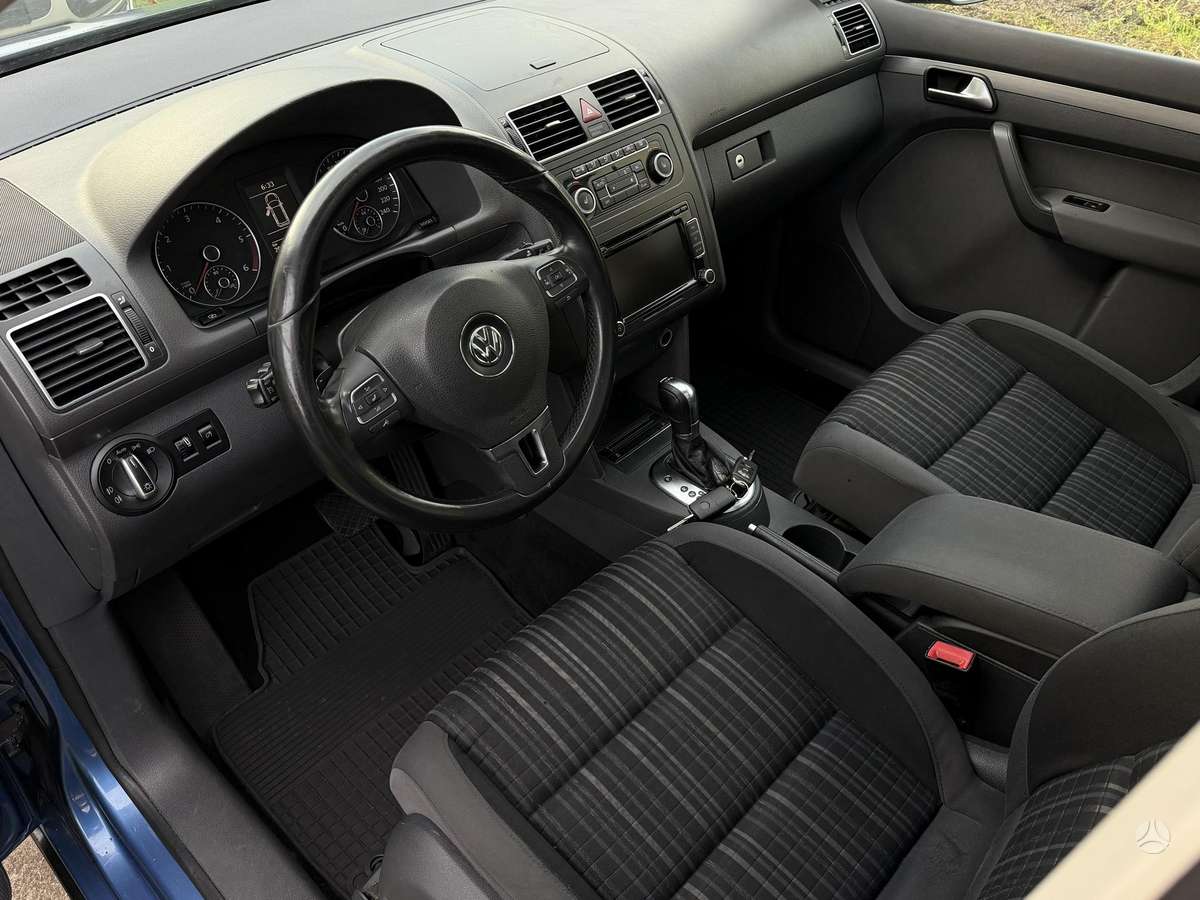 Volkswagen Touran 2012 — photo 6