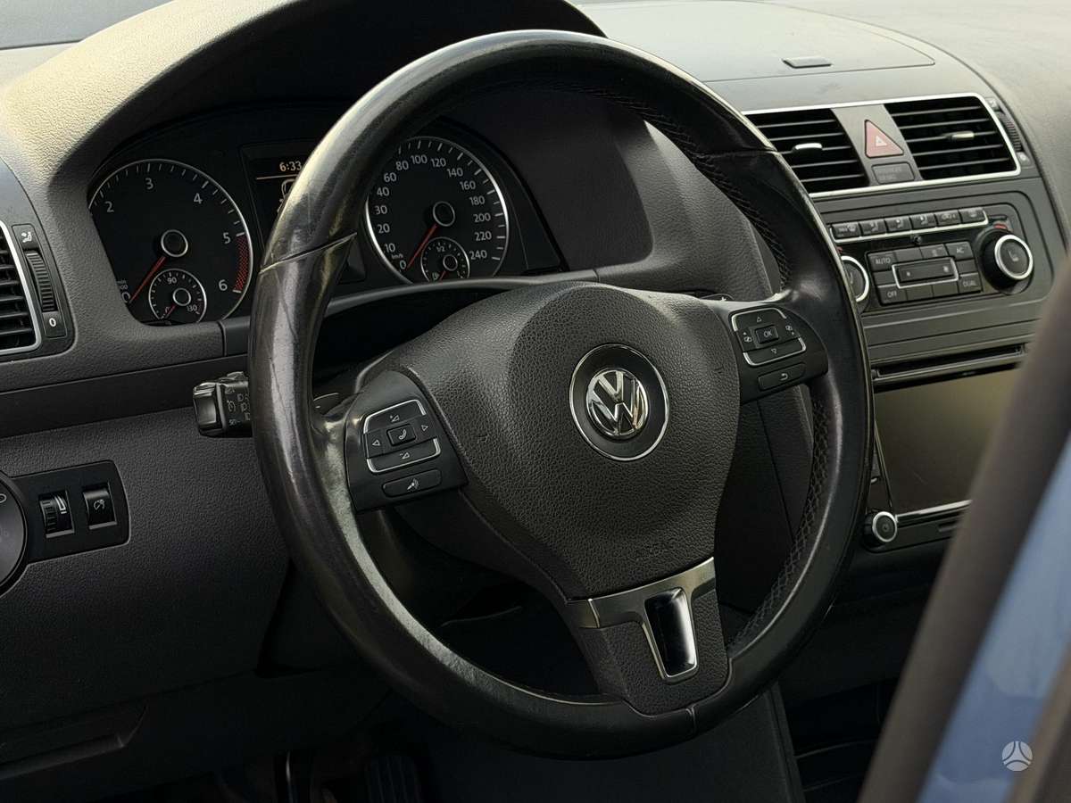 Volkswagen Touran 2012 — photo 7