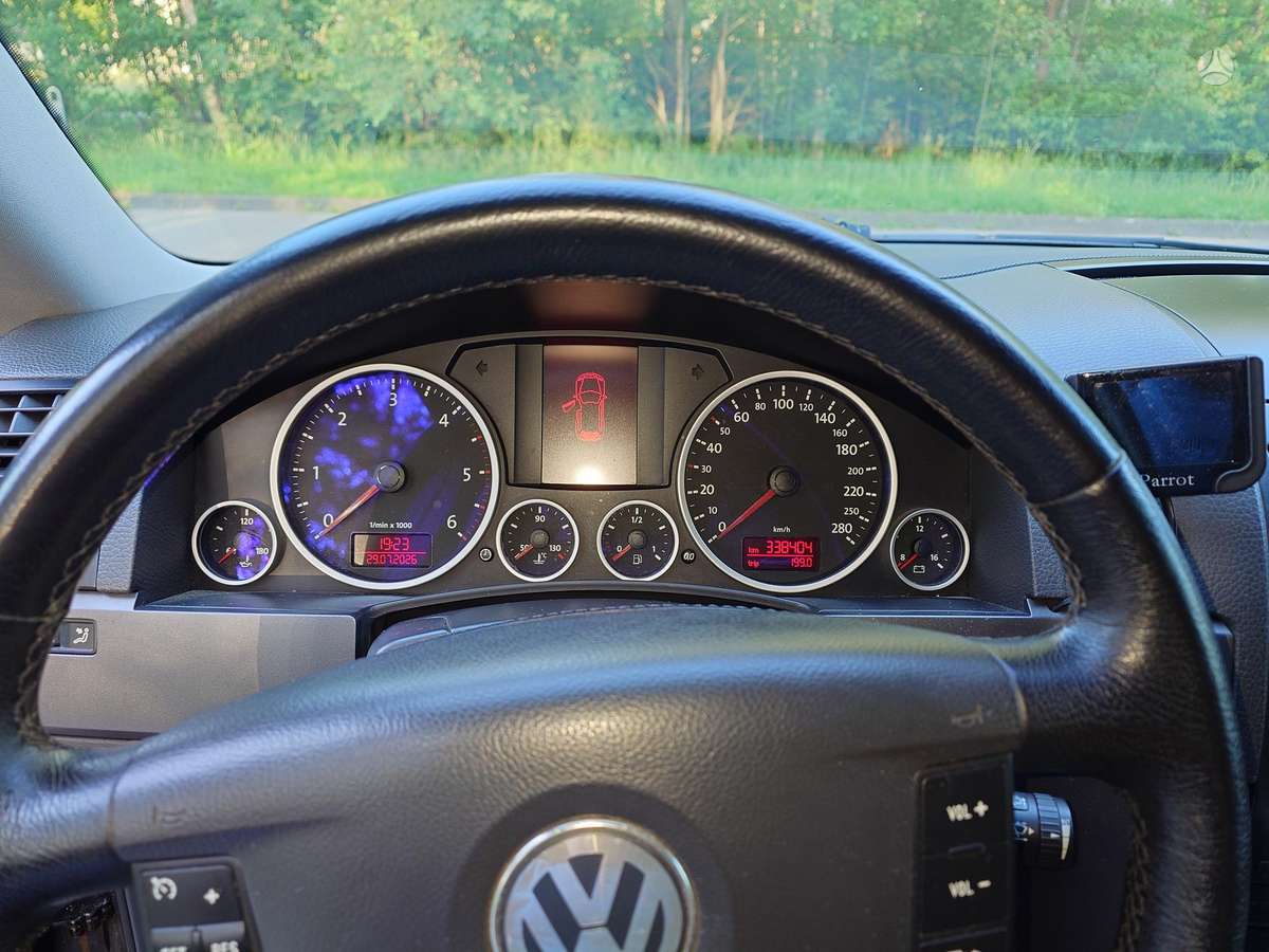 Volkswagen Touareg 2007 — photo 11