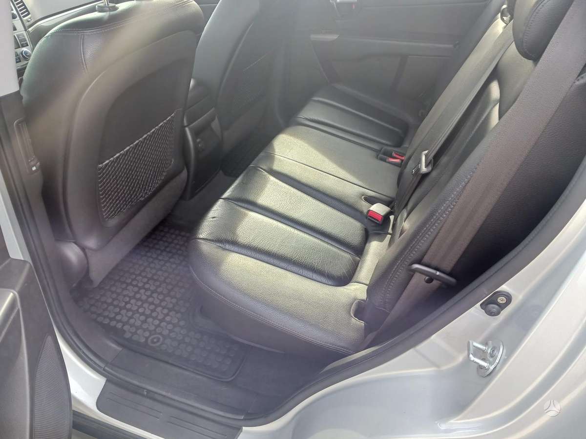 Hyundai Santa 2010 — photo 15