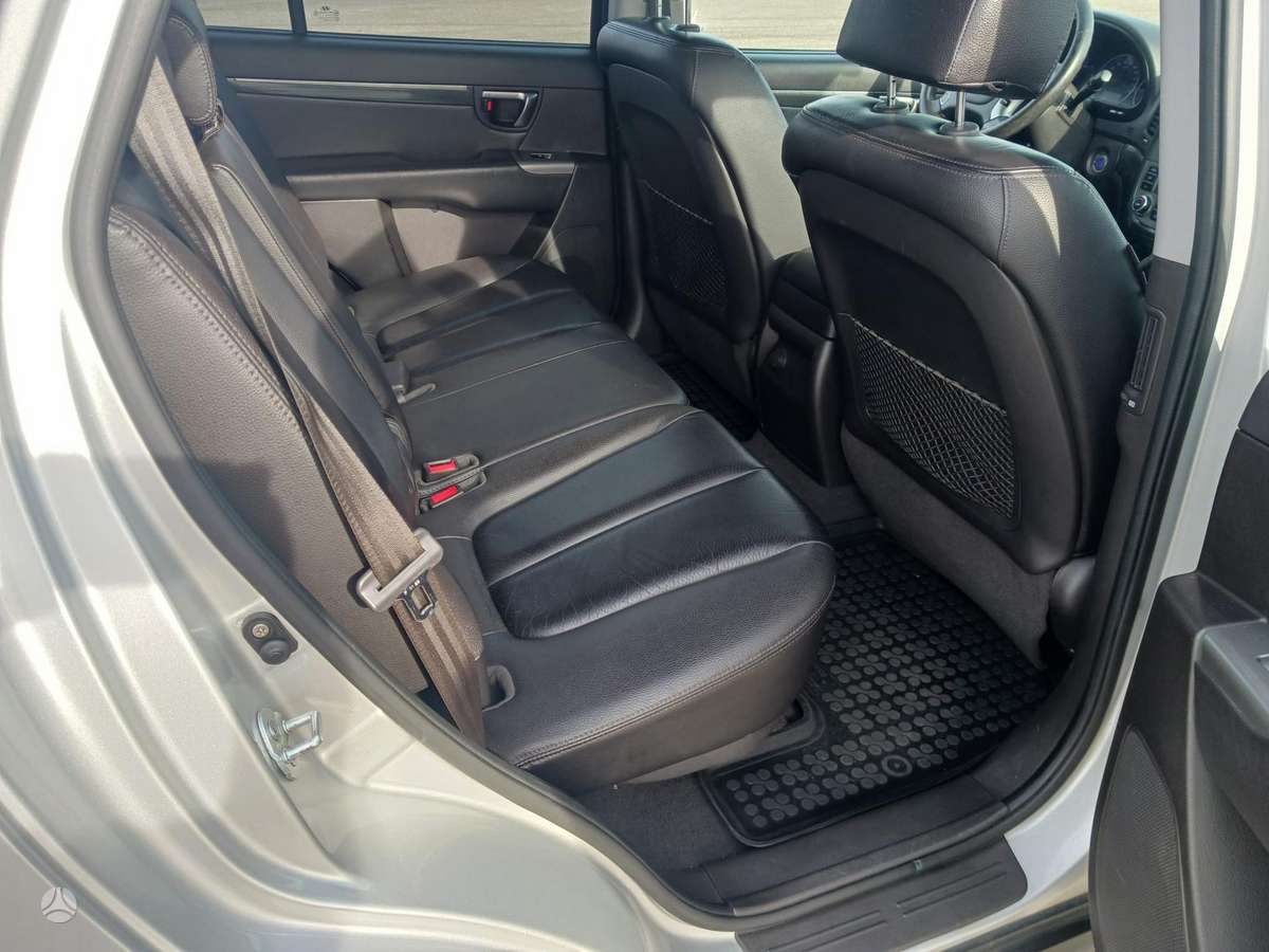 Hyundai Santa 2010 — photo 16