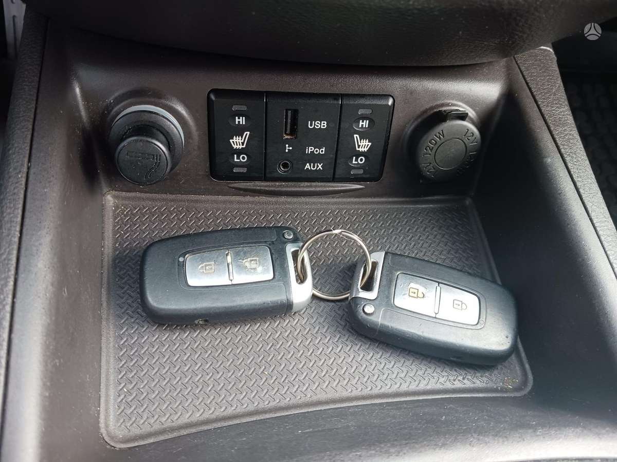 Hyundai Santa 2010 — photo 8