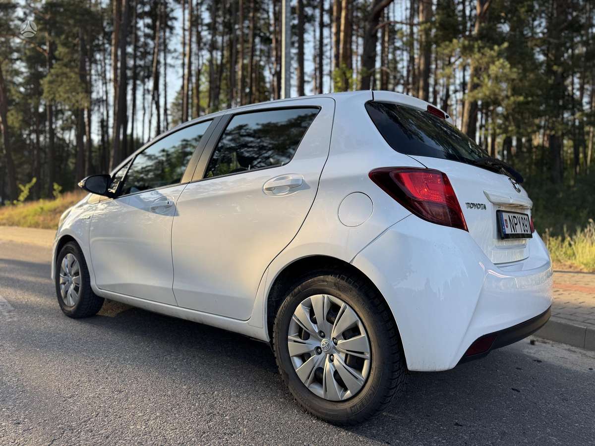 Toyota Yaris 2015 — двигун