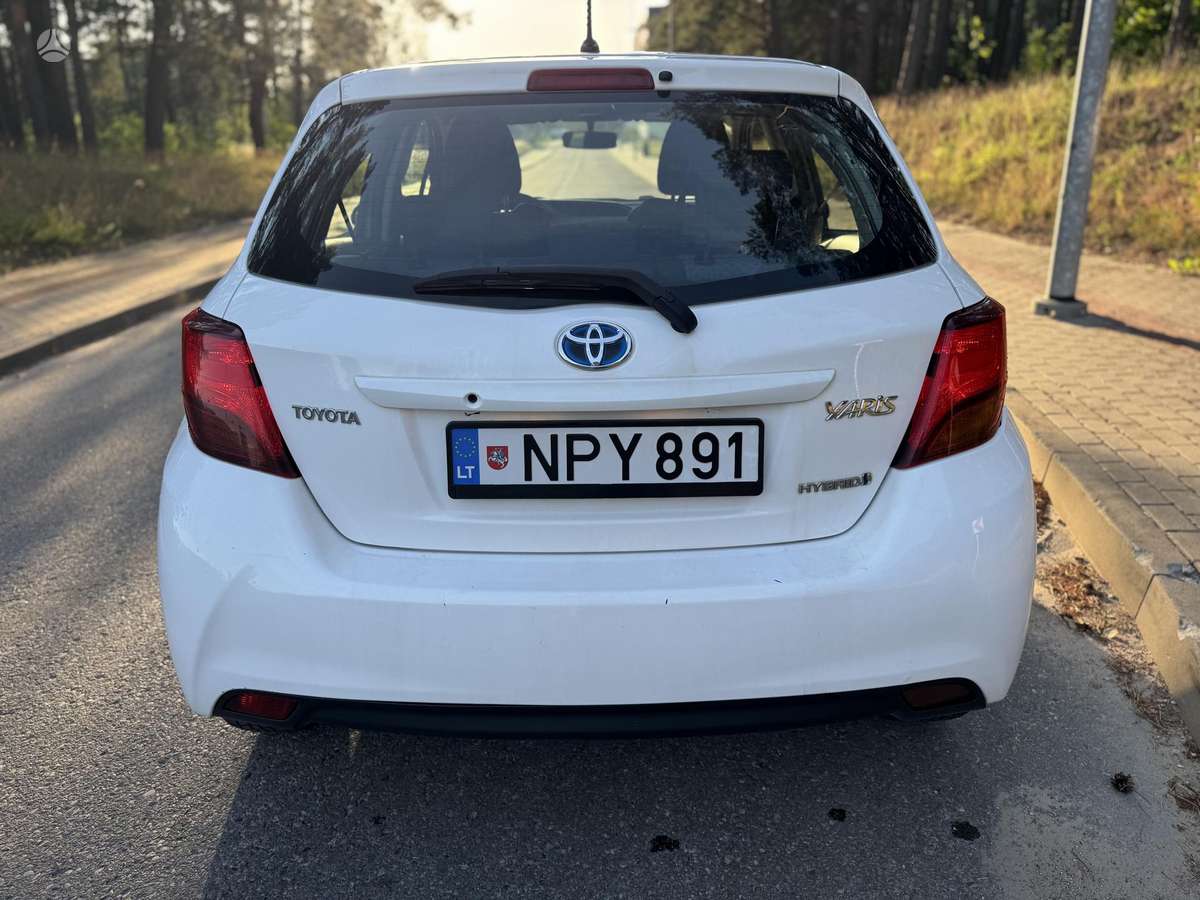 Toyota Yaris 2015 — фото 5