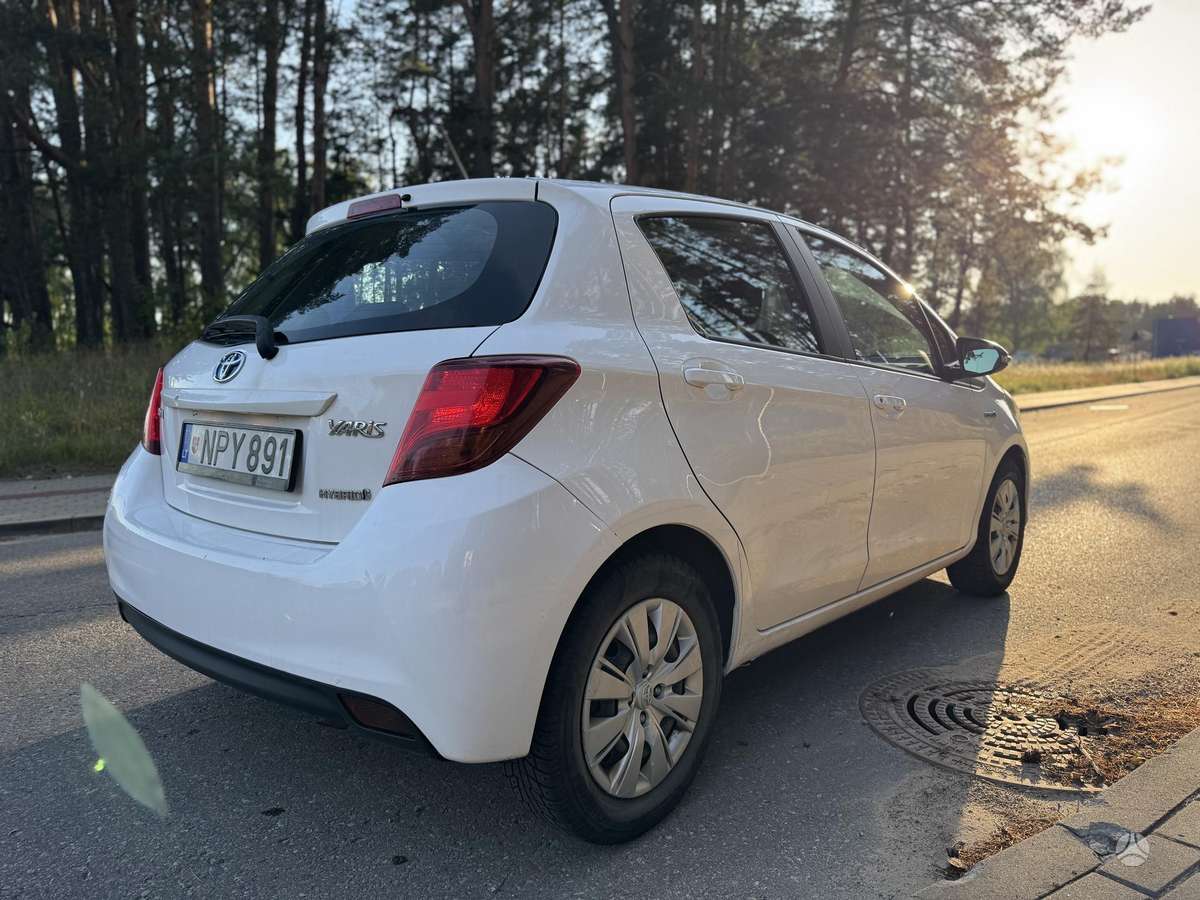 Toyota Yaris 2015 — фото 6