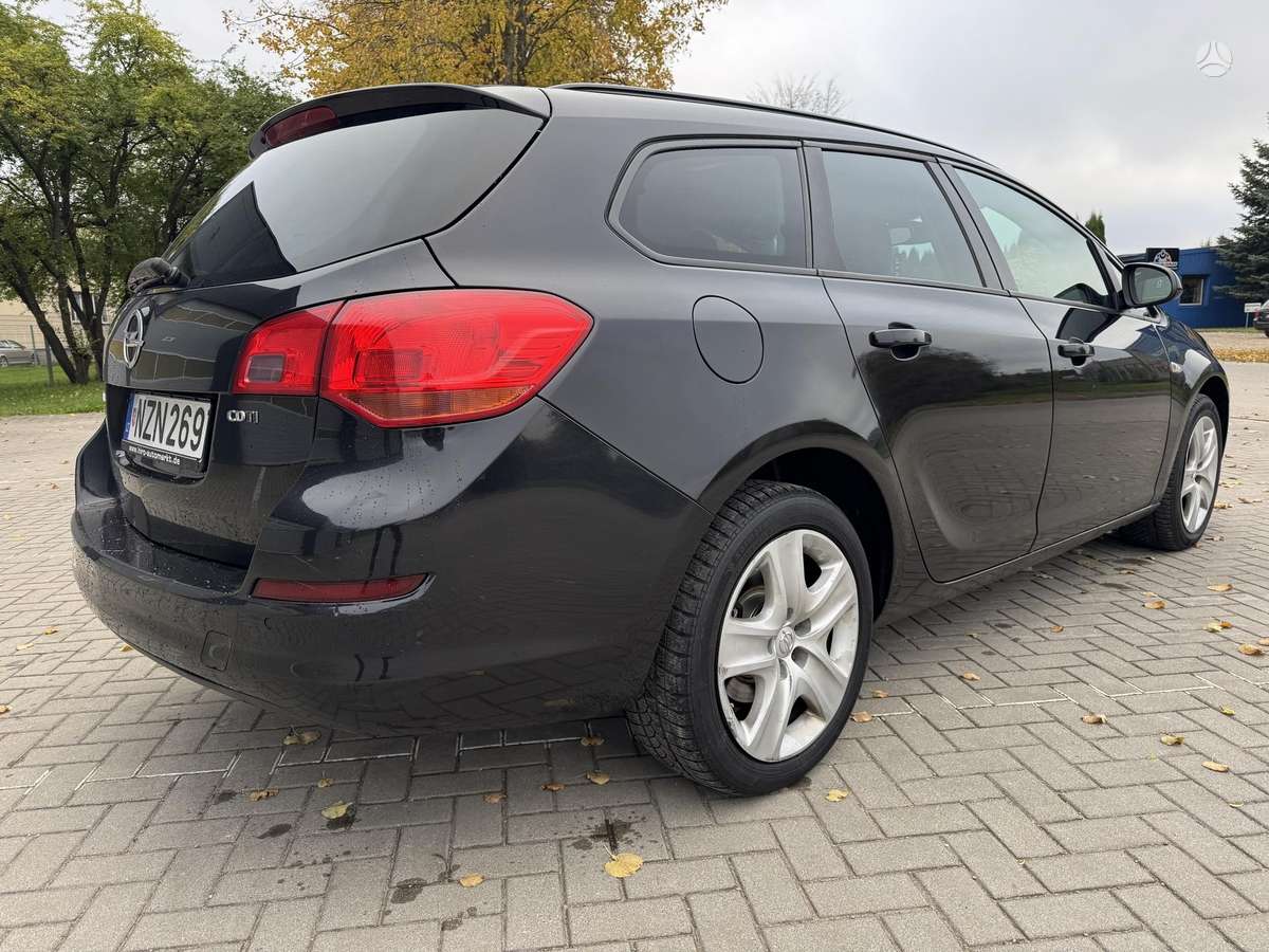 Opel Astra 2012 — photo 10