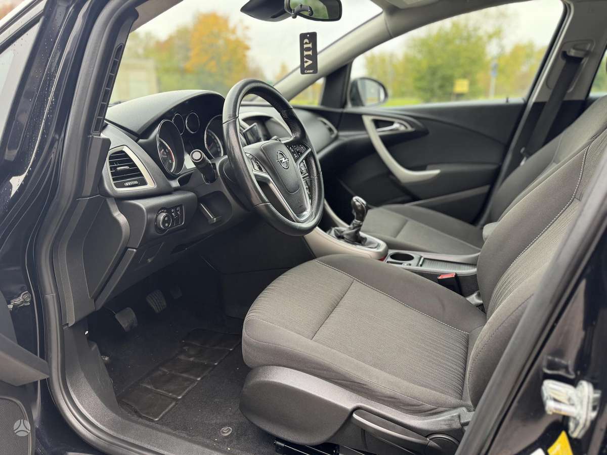 Opel Astra 2012 — photo 14