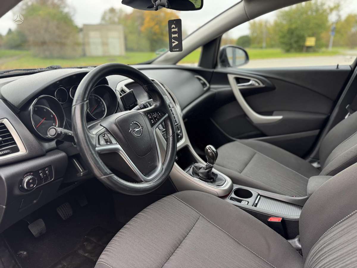 Opel Astra 2012 — photo 15