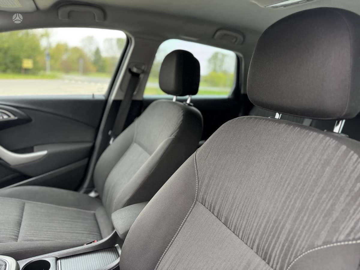 Opel Astra 2012 — photo 16