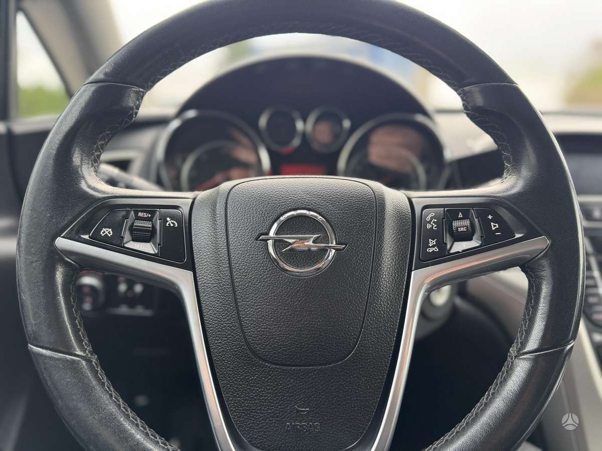 Opel Astra 2012 — photo 18