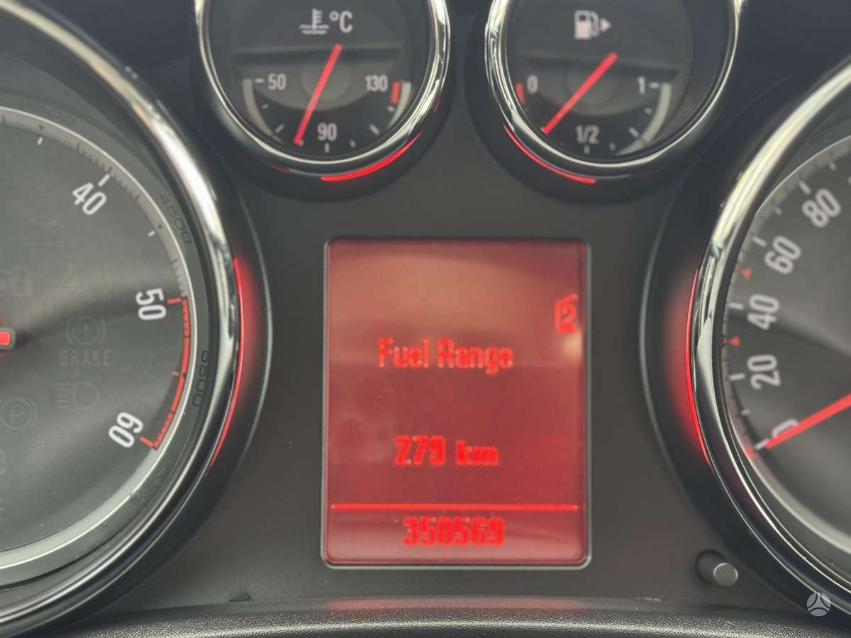 Opel Astra 2012 — photo 19