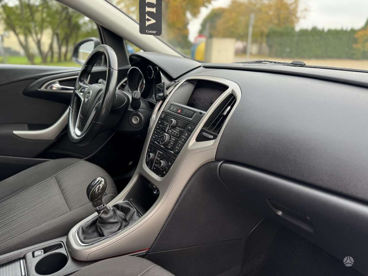 Opel Astra 2012 — photo 23