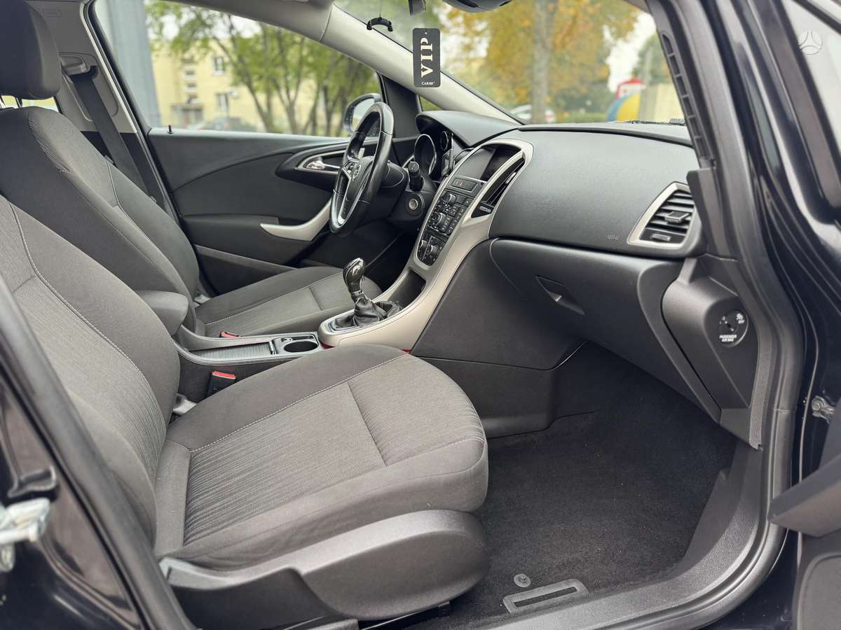 Opel Astra 2012 — photo 24