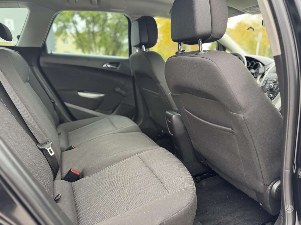 Opel Astra 2012 — photo 29