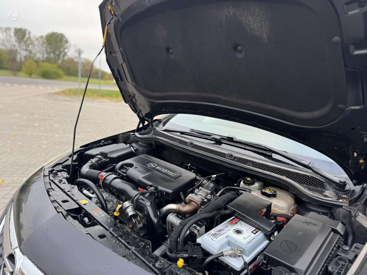 Opel Astra 2012 — photo 32
