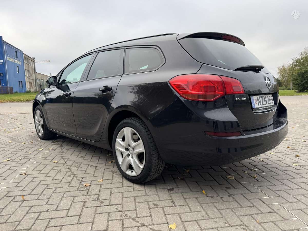 Opel Astra 2012 — photo 6