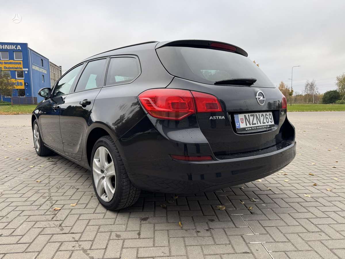Opel Astra 2012 — photo 7