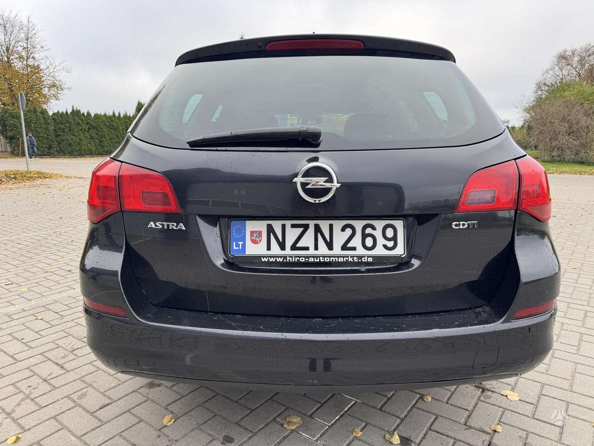 Opel Astra 2012 — photo 8