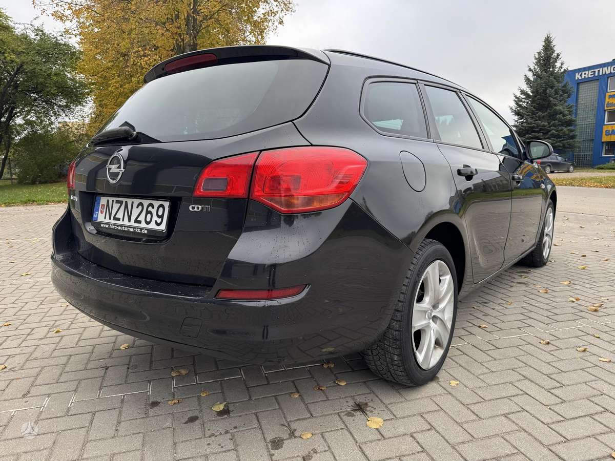 Opel Astra 2012 — photo 9